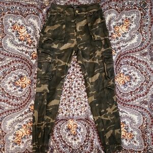 Women's Camouflage Cargo Pants Joggers — Size Medium From Cider